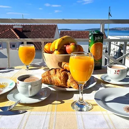 Sea View With Balcony & Sunset 2 Min To Бродарица